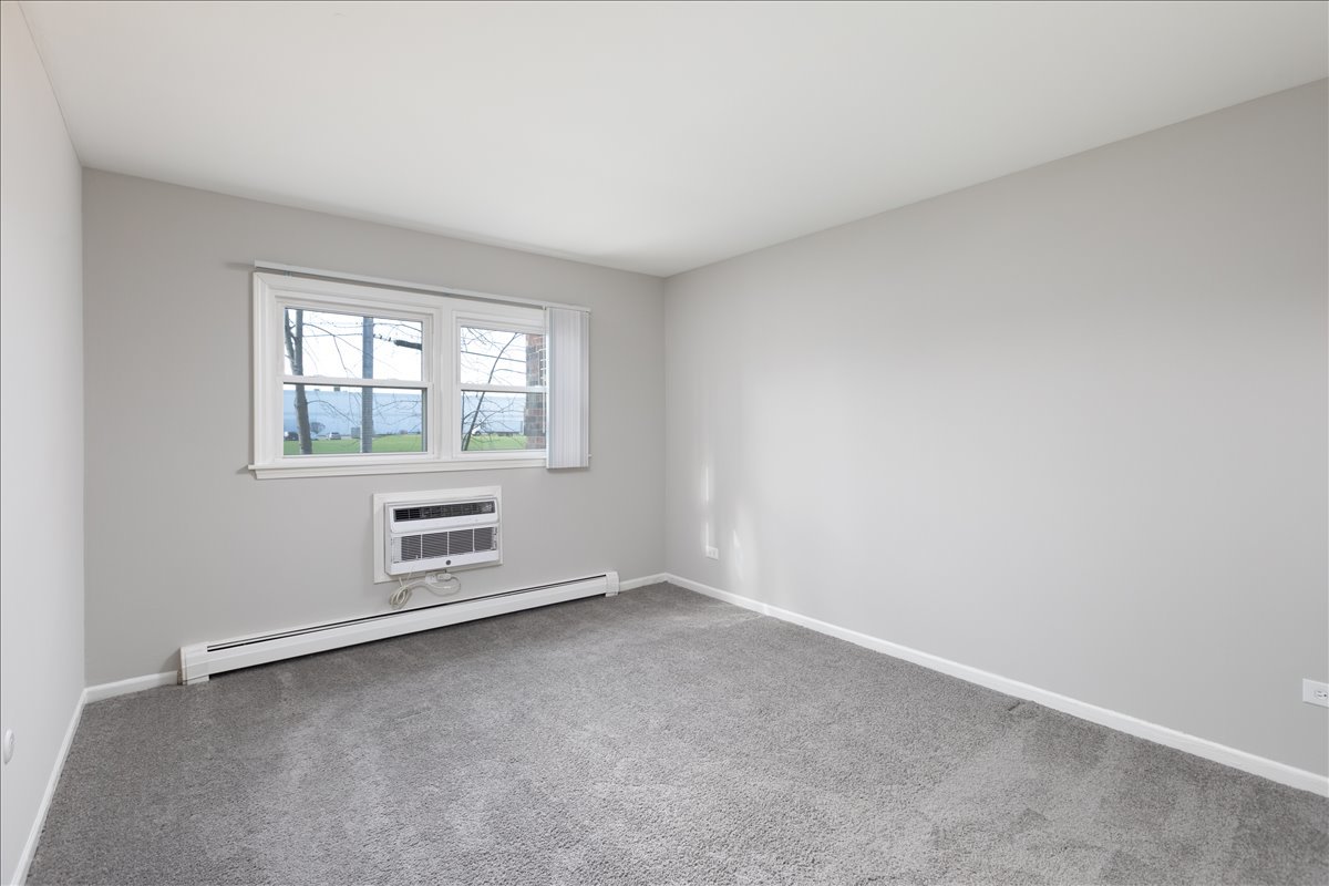 5740 East Avenue #2D, Countryside, IL 60525