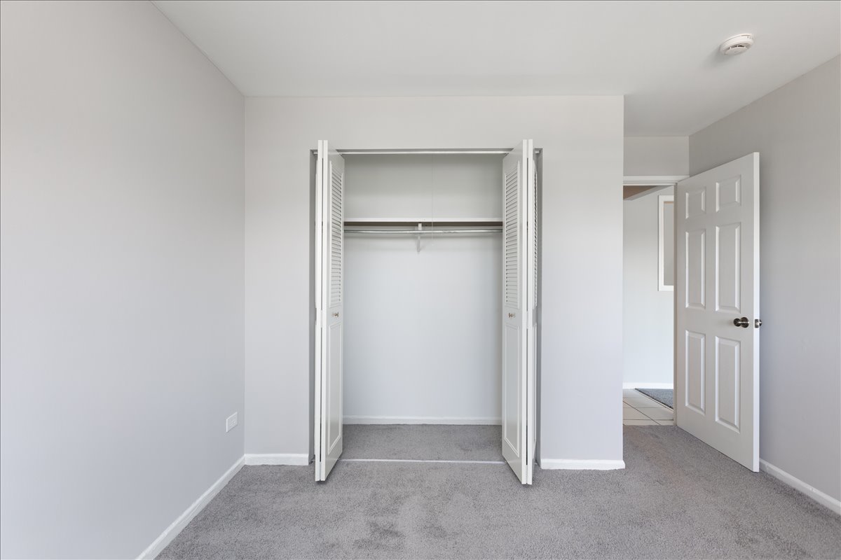 5740 East Avenue #2D, Countryside, IL 60525