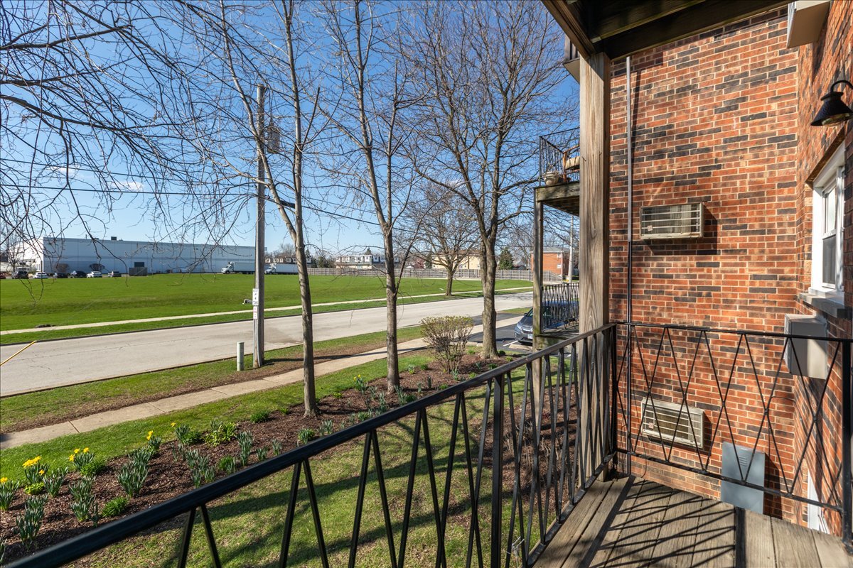 5740 East Avenue #2D, Countryside, IL 60525