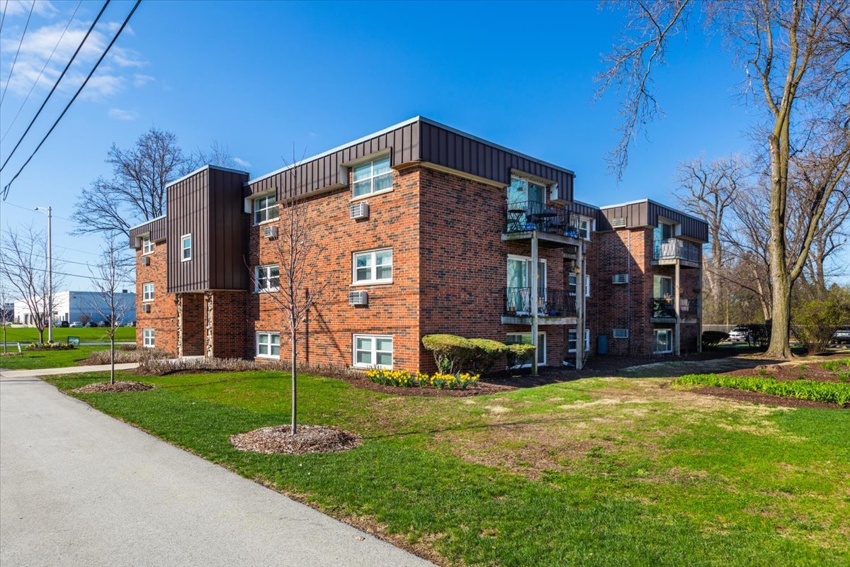 5740 East Avenue #1C, Countryside, IL 60525