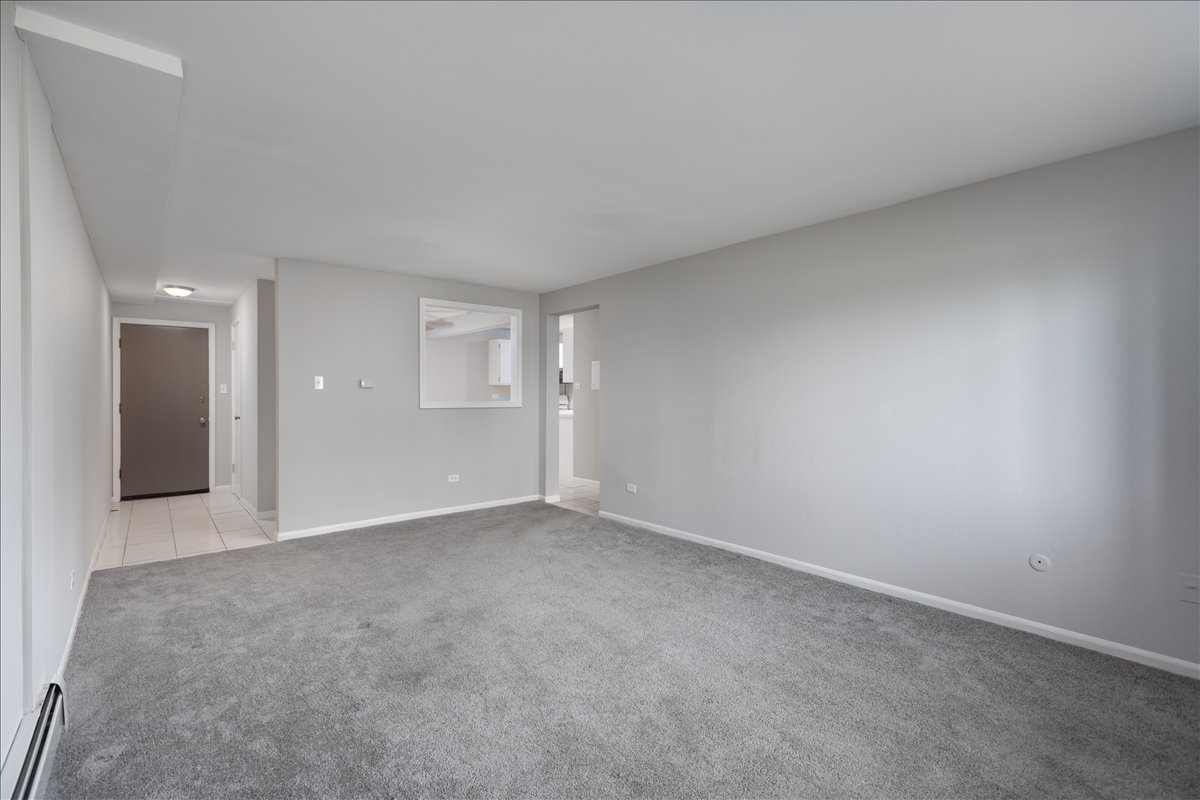 5740 East Avenue #1C, Countryside, IL 60525