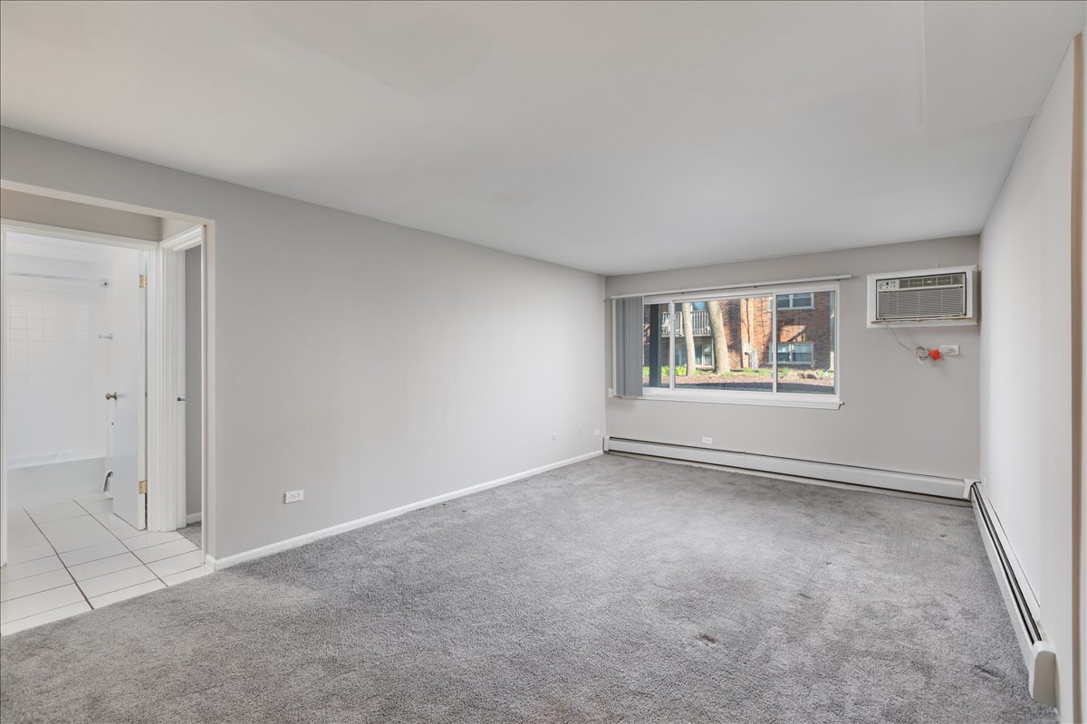 5740 East Avenue #1C, Countryside, IL 60525