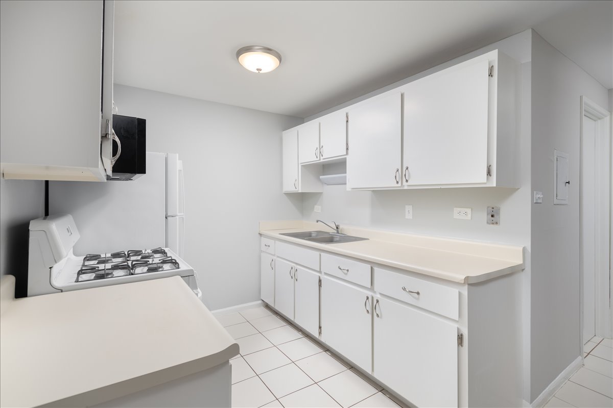 5740 East Avenue #1C, Countryside, IL 60525