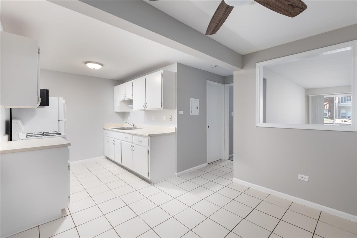 5740 East Avenue #1C, Countryside, IL 60525