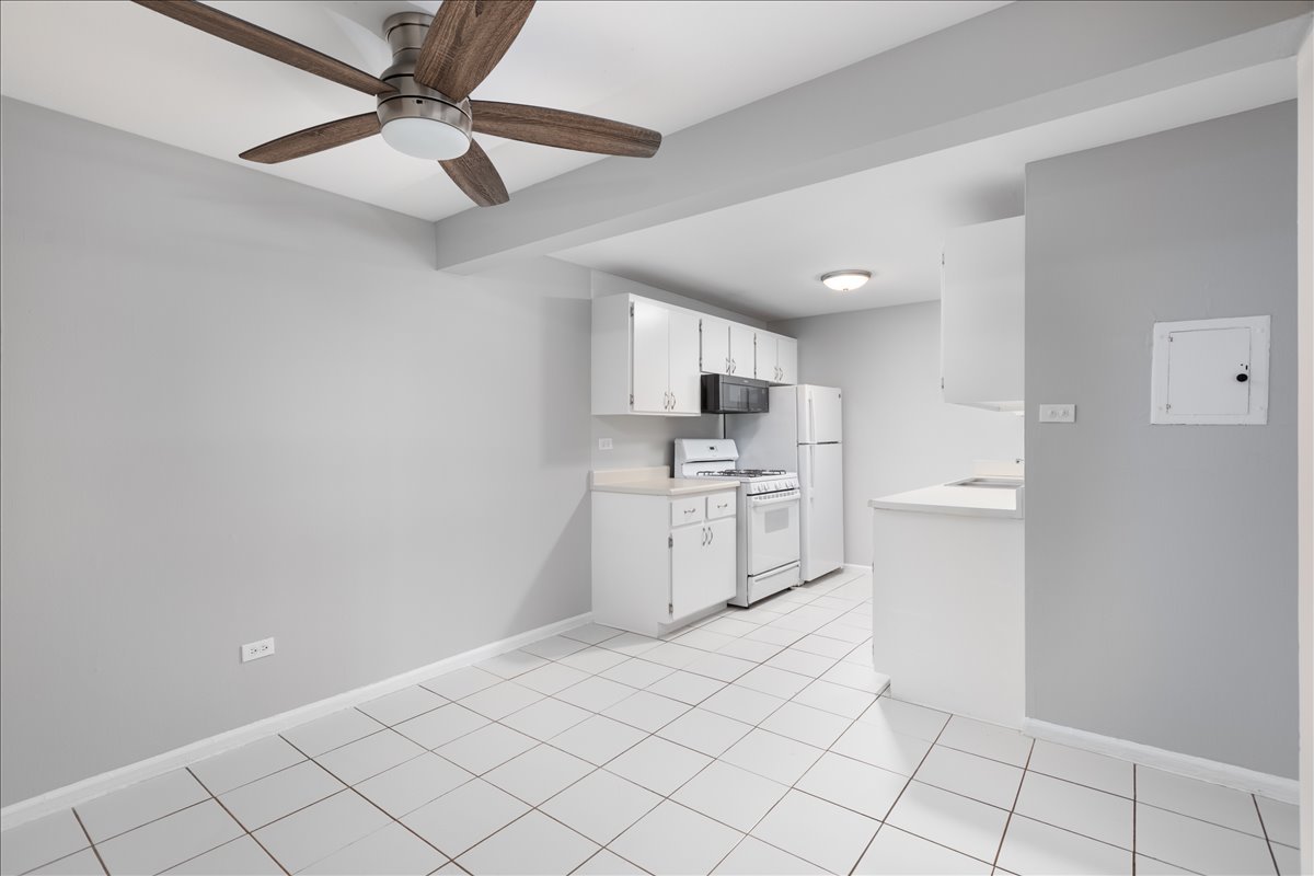 5740 East Avenue #1C, Countryside, IL 60525