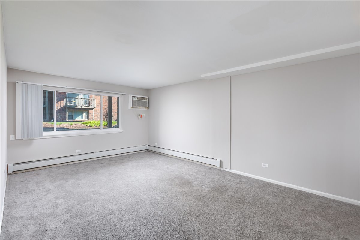 5740 East Avenue #1C, Countryside, IL 60525