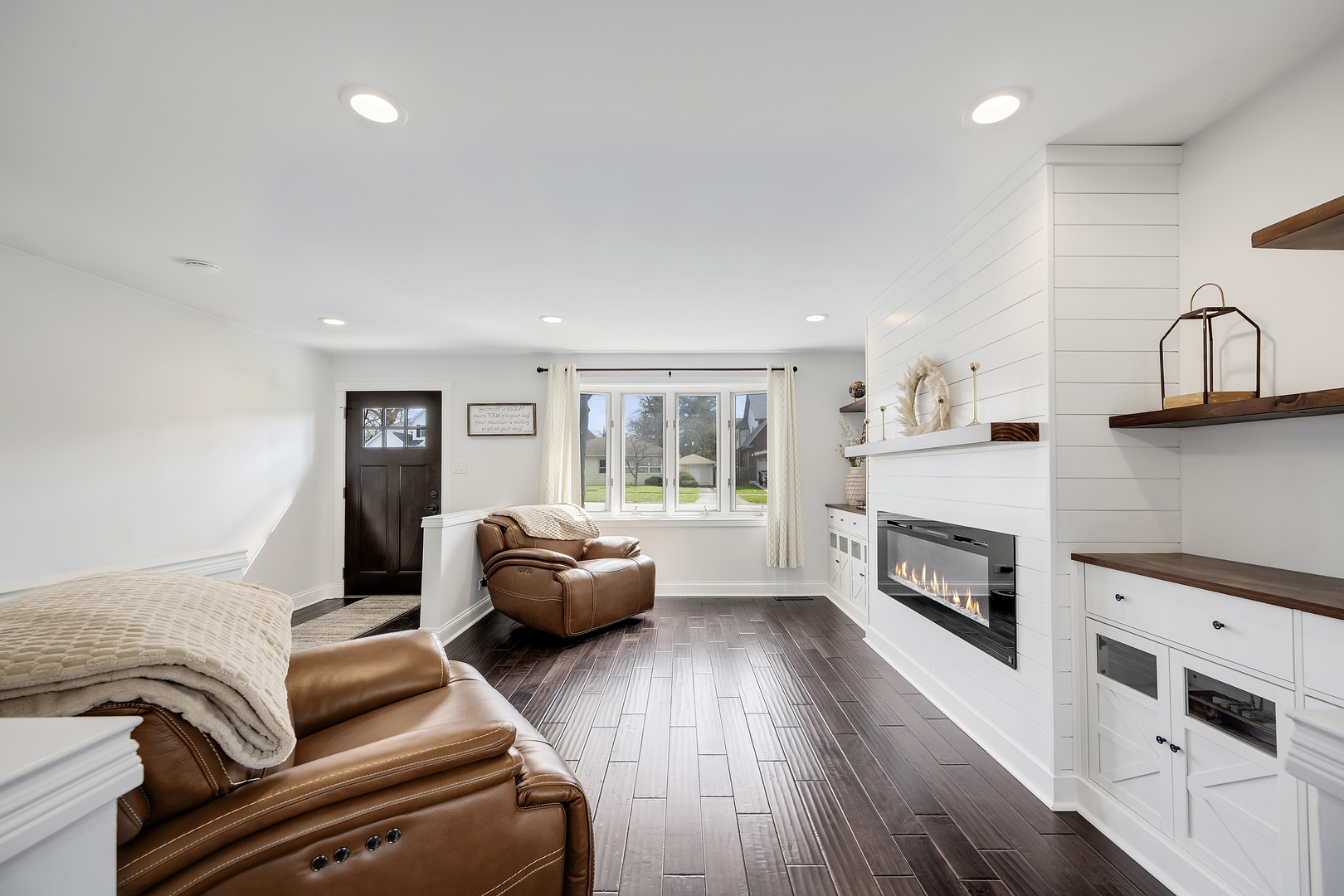 216 N Washington Street, Westmont, IL 60559