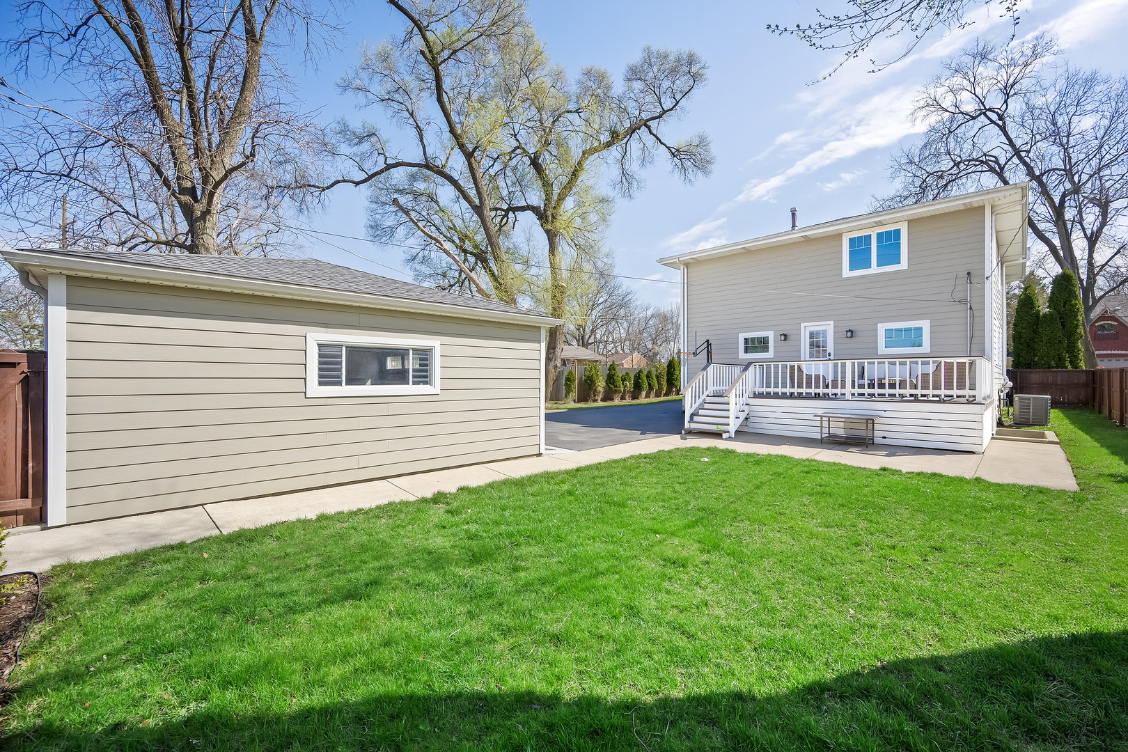 216 N Washington Street, Westmont, IL 60559