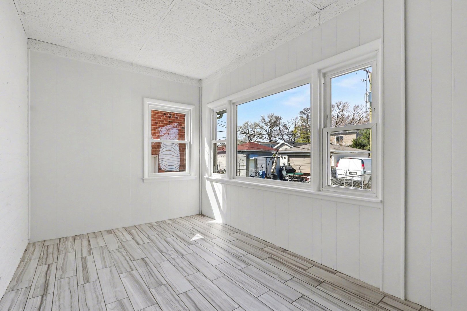 2638 N New England Avenue, Chicago, IL 60707