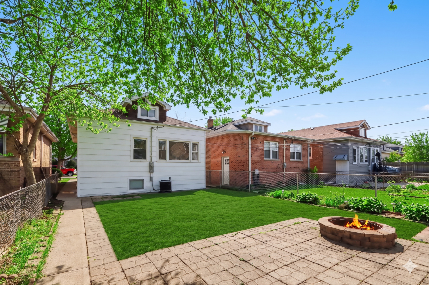 2638 N New England Avenue, Chicago, IL 60707