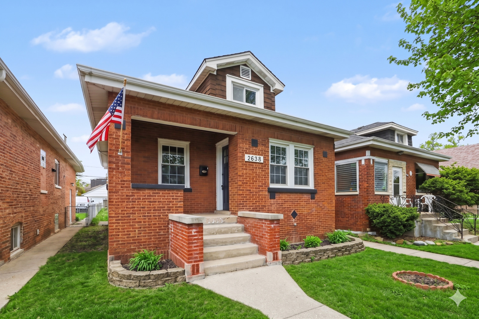 2638 N New England Avenue, Chicago, IL 60707