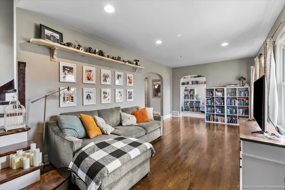 334 W School Street, Villa Park, IL 60181