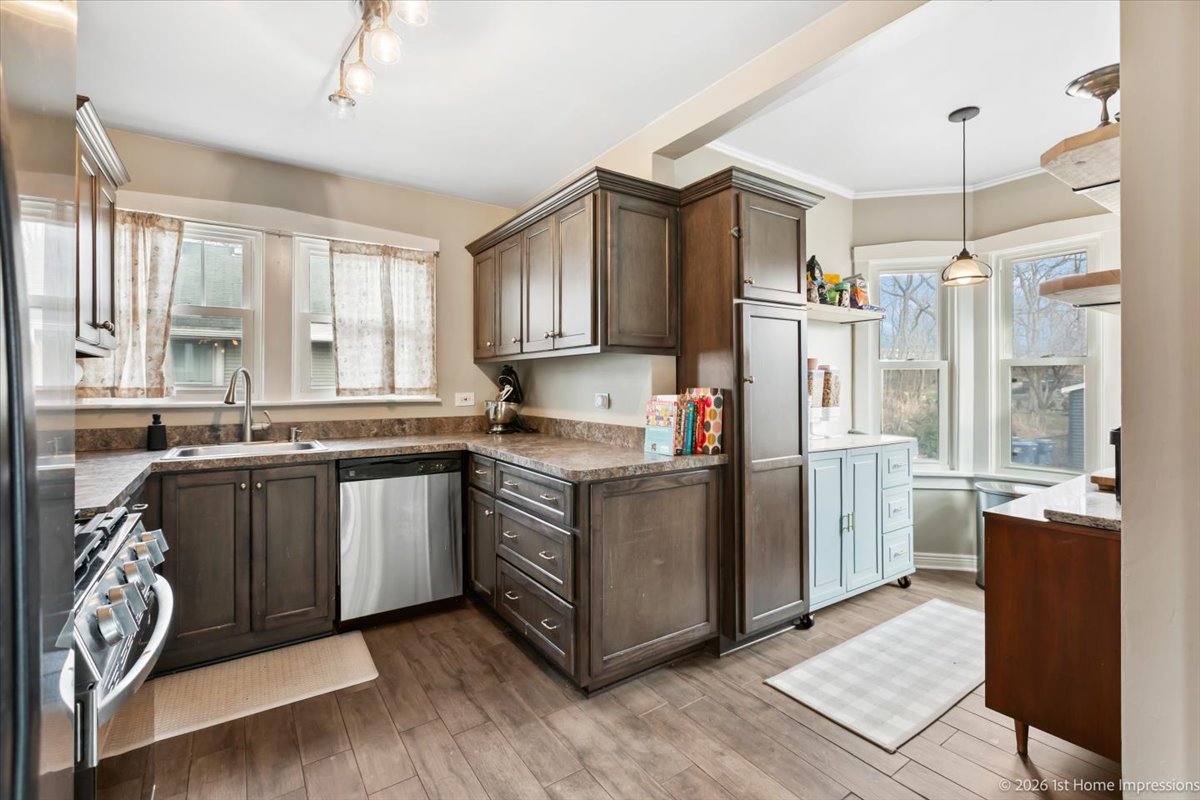 334 W School Street, Villa Park, IL 60181