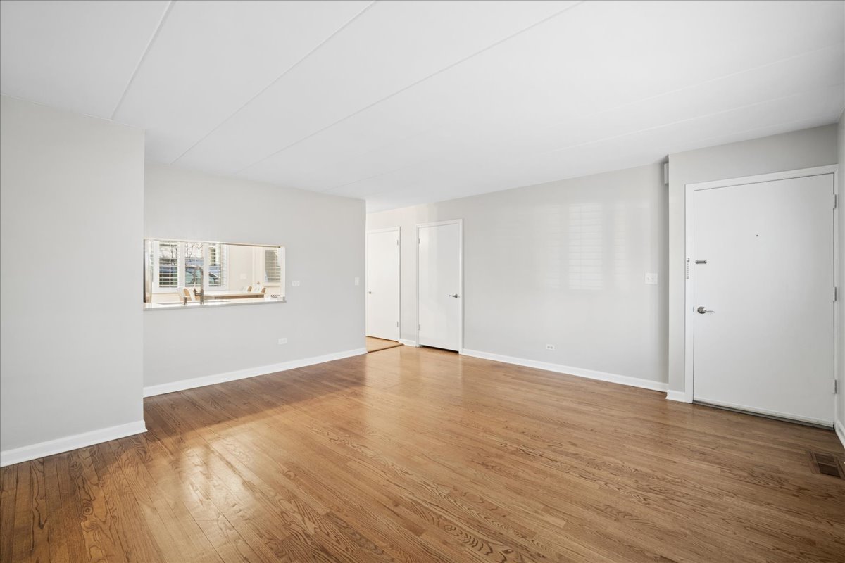 319 S Vine Avenue #A, Park Ridge, IL 60068