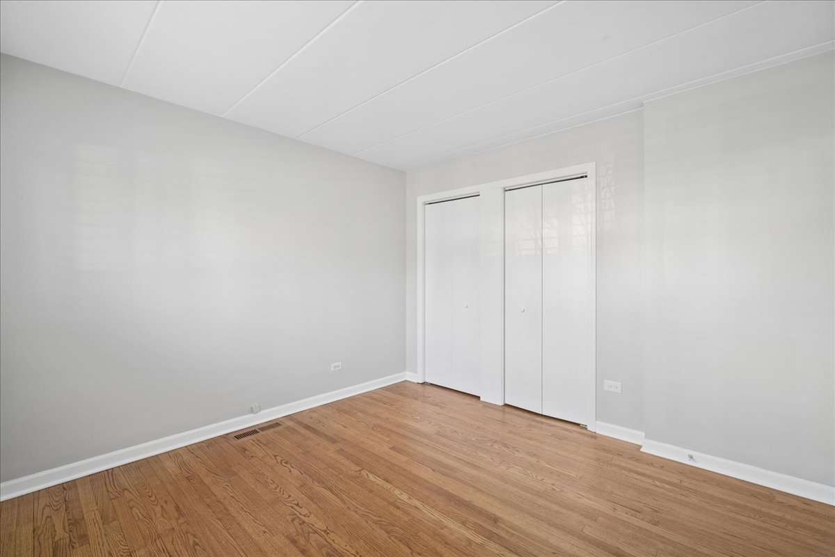 319 S Vine Avenue #A, Park Ridge, IL 60068