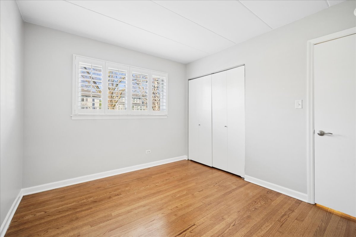 319 S Vine Avenue #A, Park Ridge, IL 60068