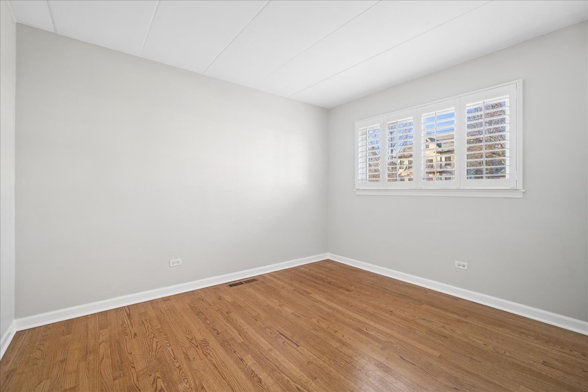 319 S Vine Avenue #A, Park Ridge, IL 60068