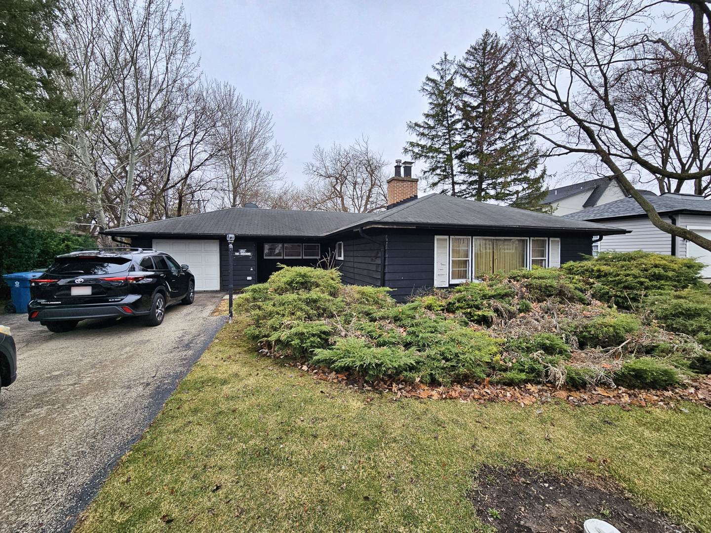 270 E Saint Charles Road, Elmhurst, IL 60126