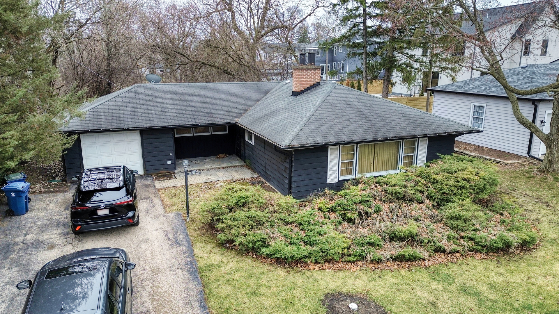 270 E Saint Charles Road, Elmhurst, IL 60126