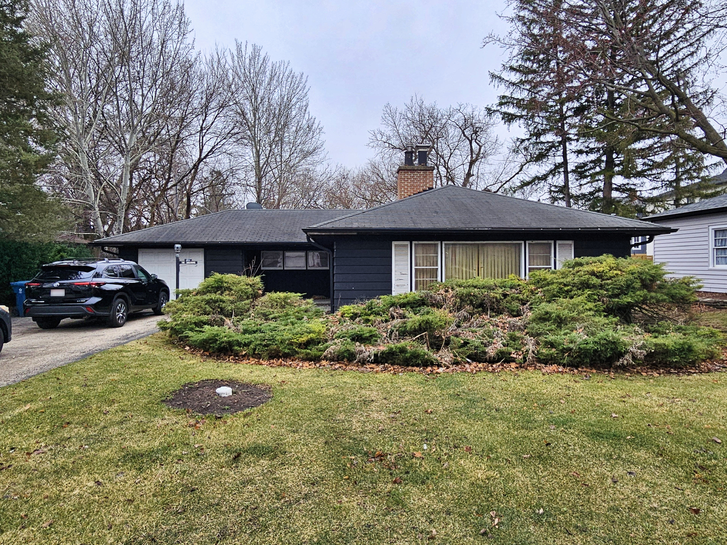 270 E Saint Charles Road, Elmhurst, IL 60126