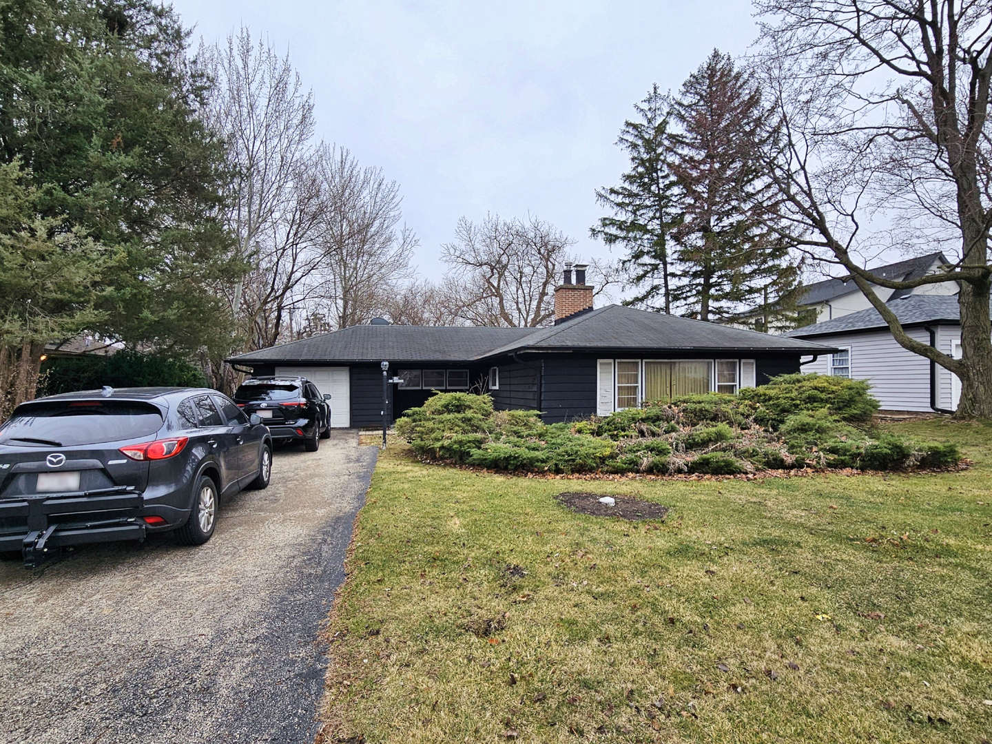 270 E Saint Charles Road, Elmhurst, IL 60126
