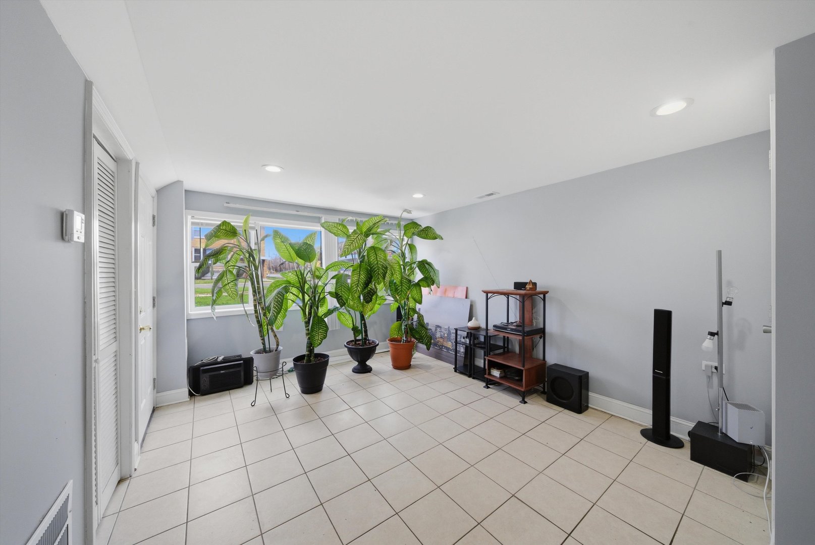 7901 S Whipple Street, Chicago, IL 60652