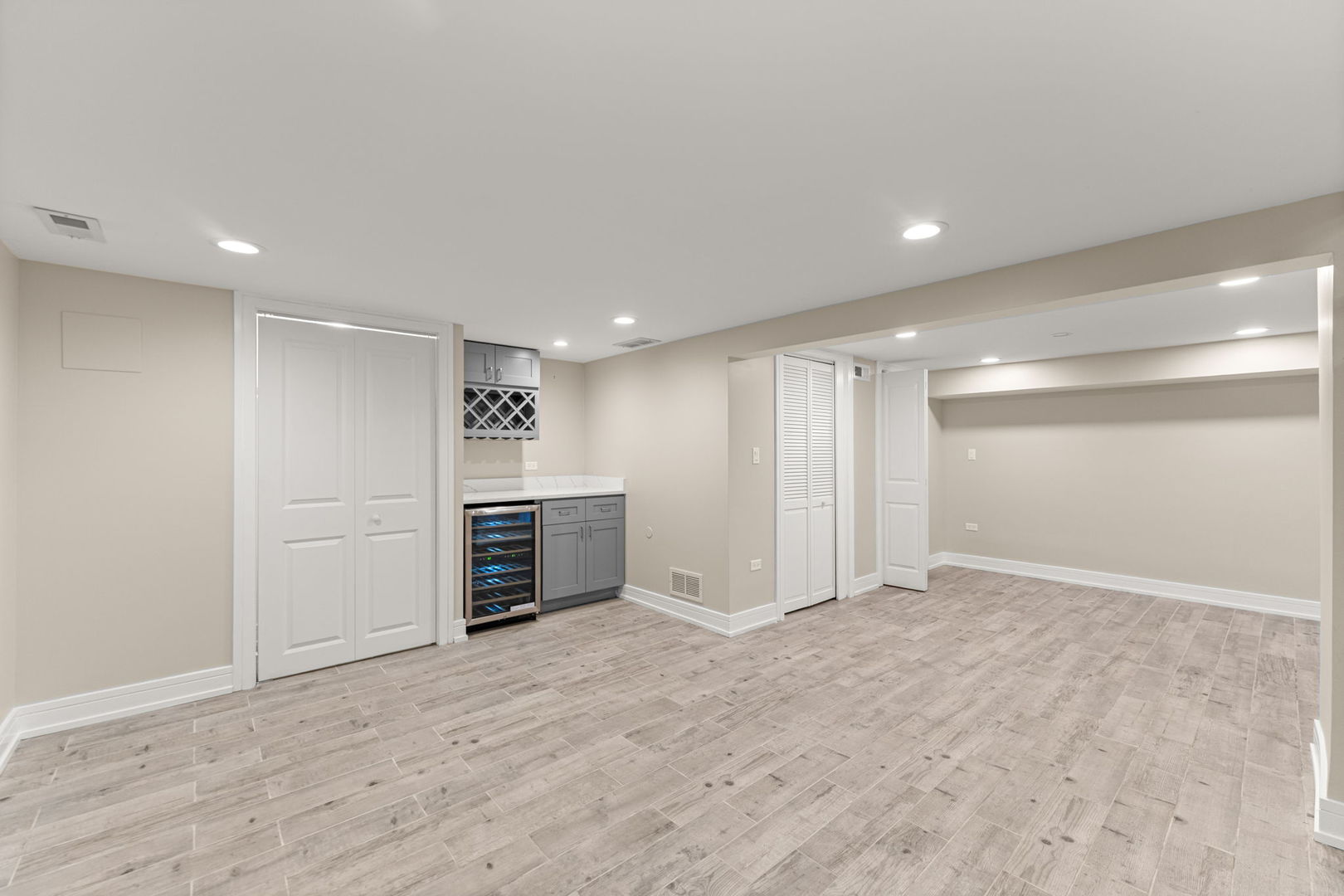 7805 W Balmoral Avenue, Chicago, IL 60656