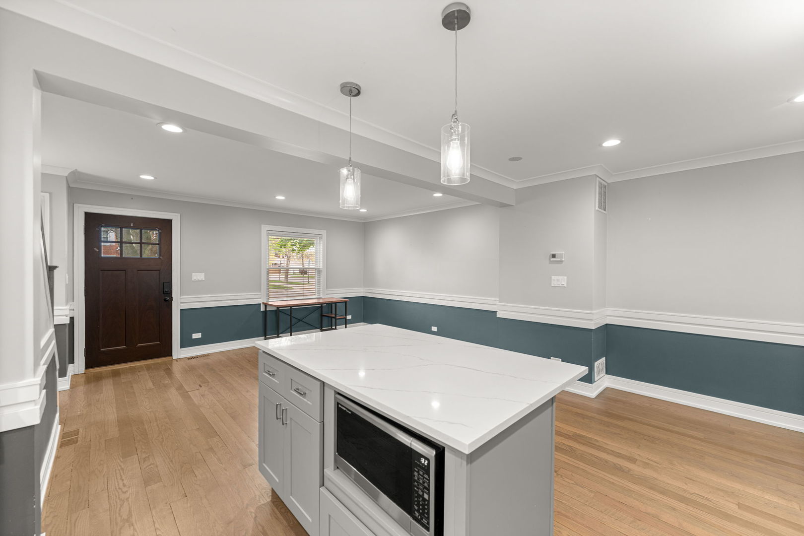 7805 W Balmoral Avenue, Chicago, IL 60656