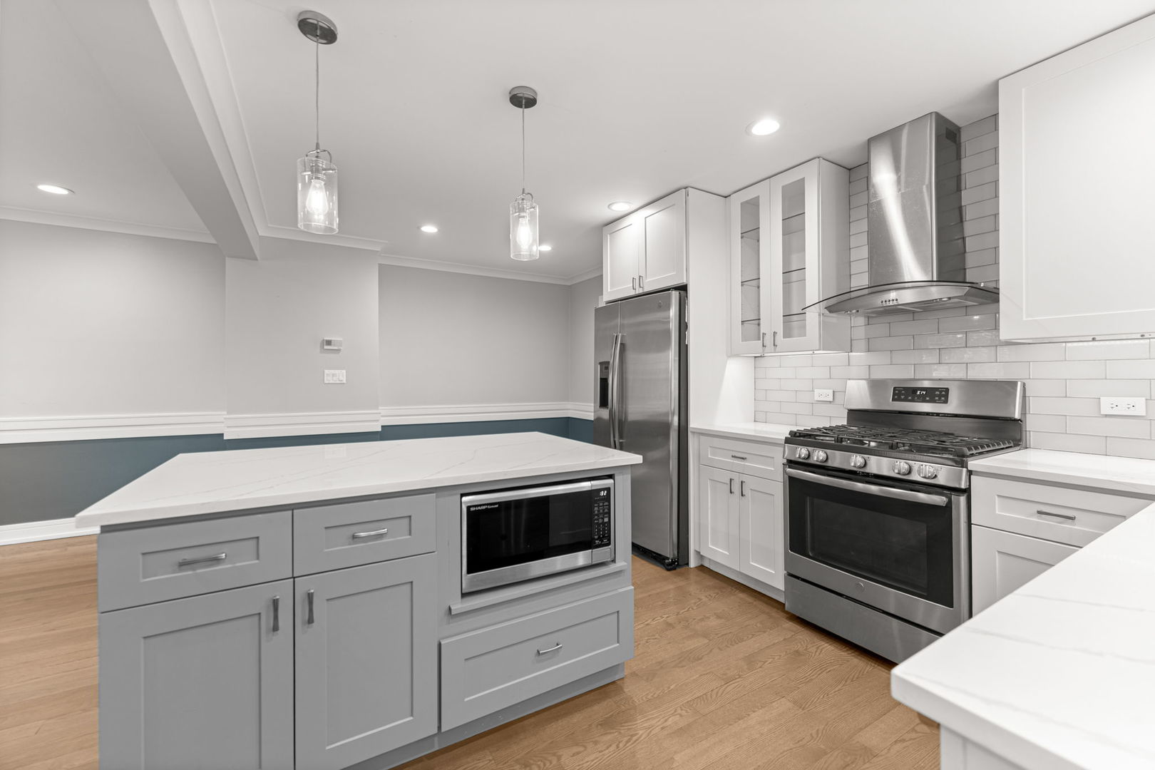 7805 W Balmoral Avenue, Chicago, IL 60656