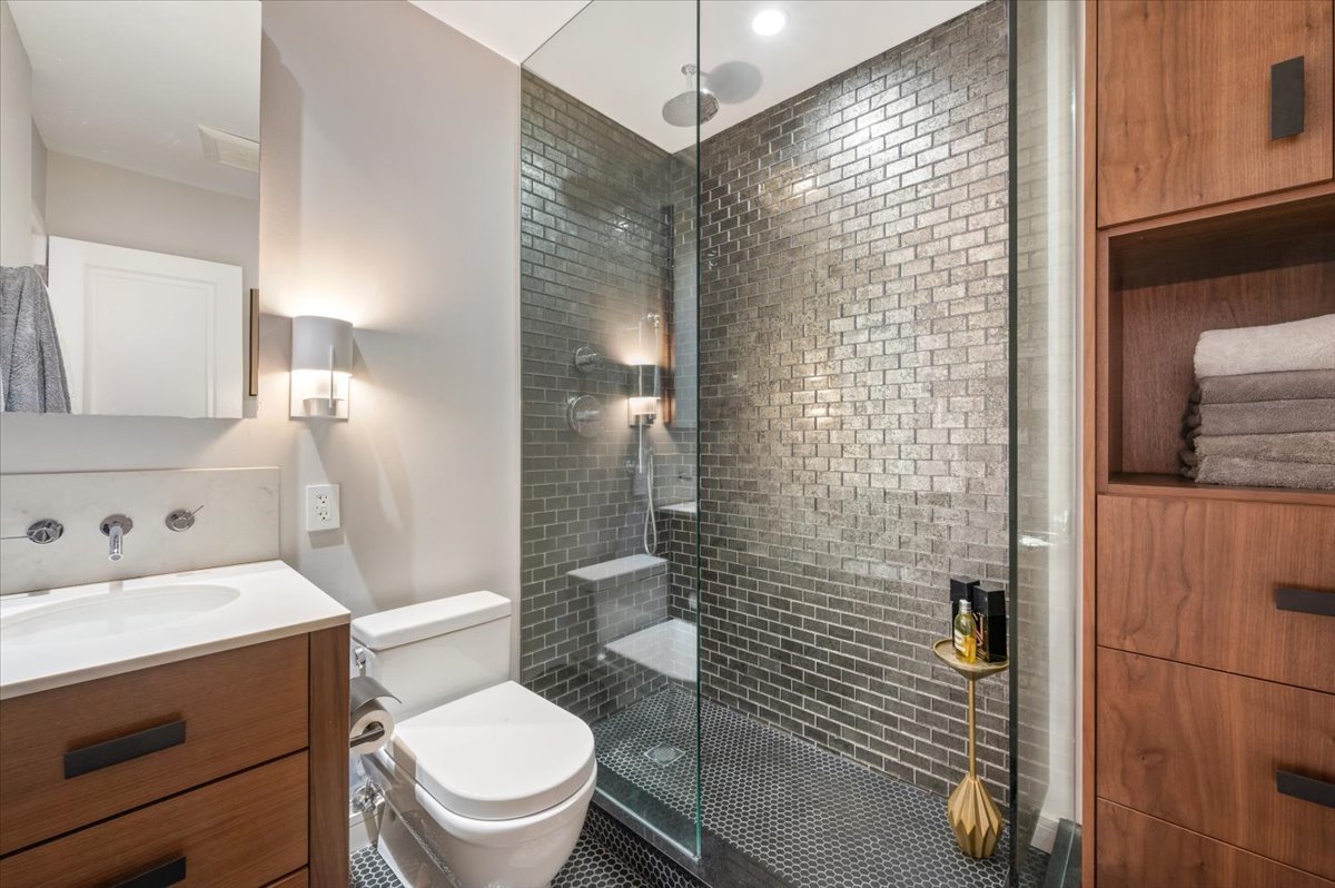 1000 N Lake Shore Plaza #12B, Chicago, IL 60611