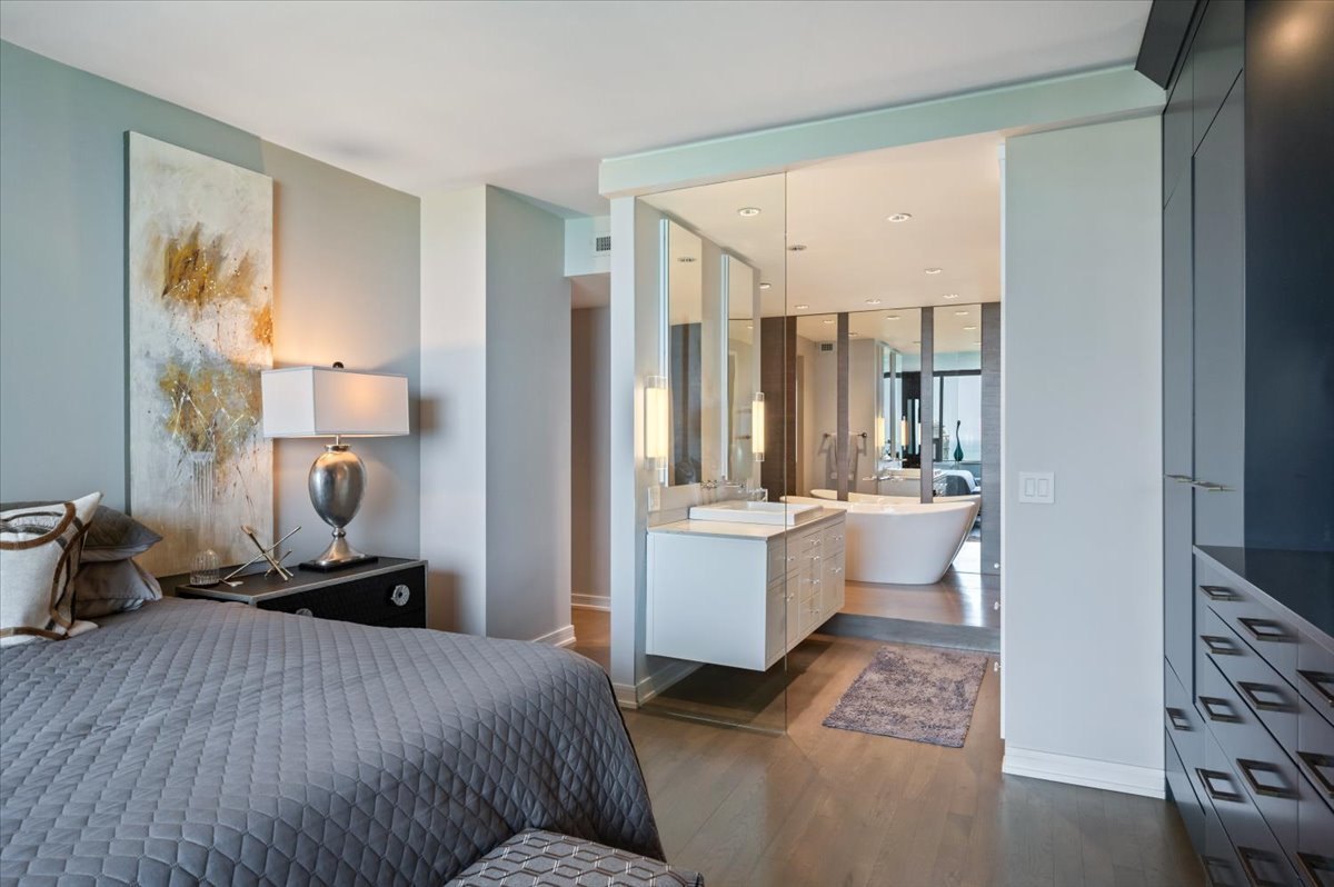 1000 N Lake Shore Plaza #12B, Chicago, IL 60611