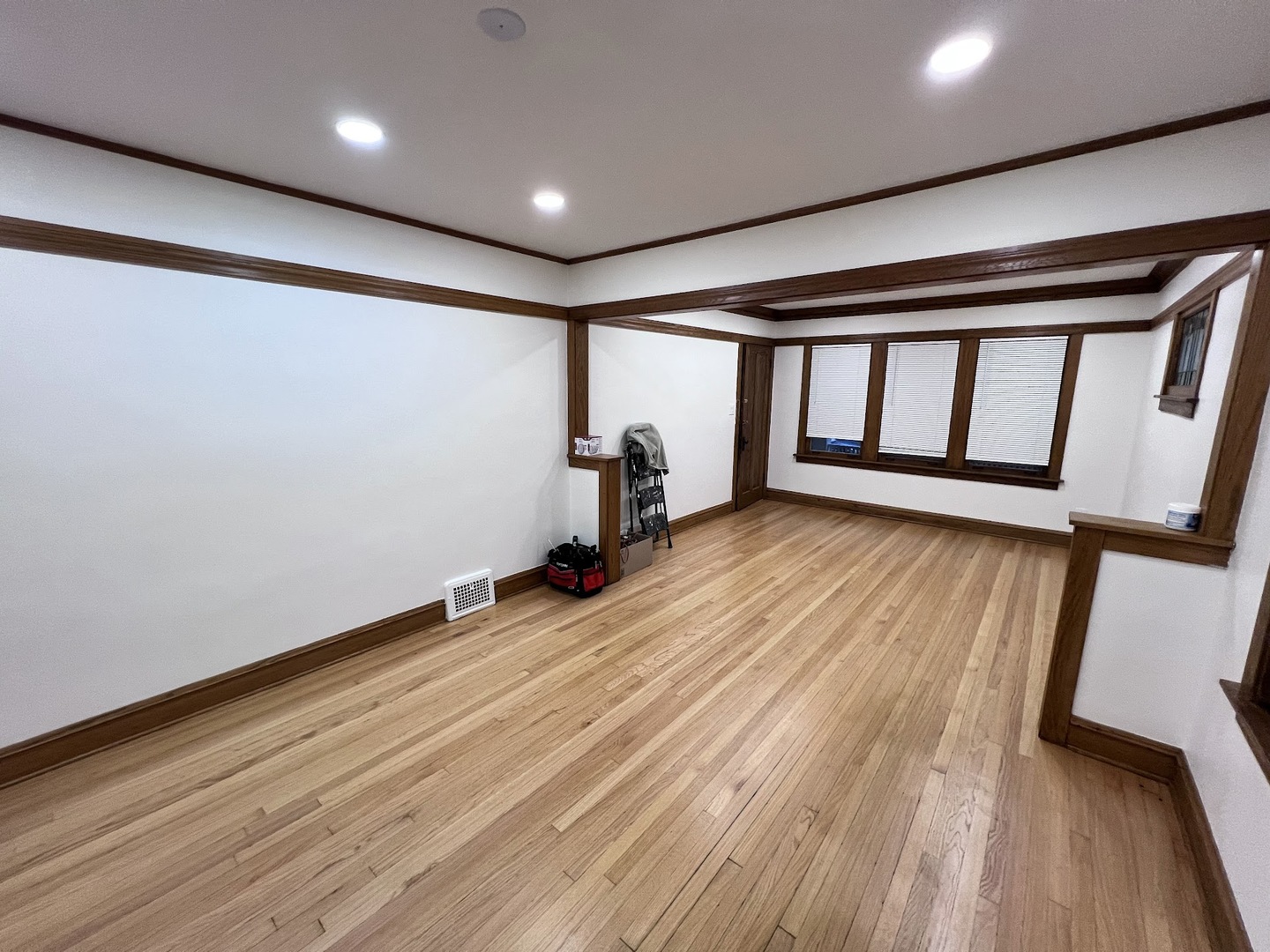 5833 W Peterson Avenue #1F, Chicago, IL 60646