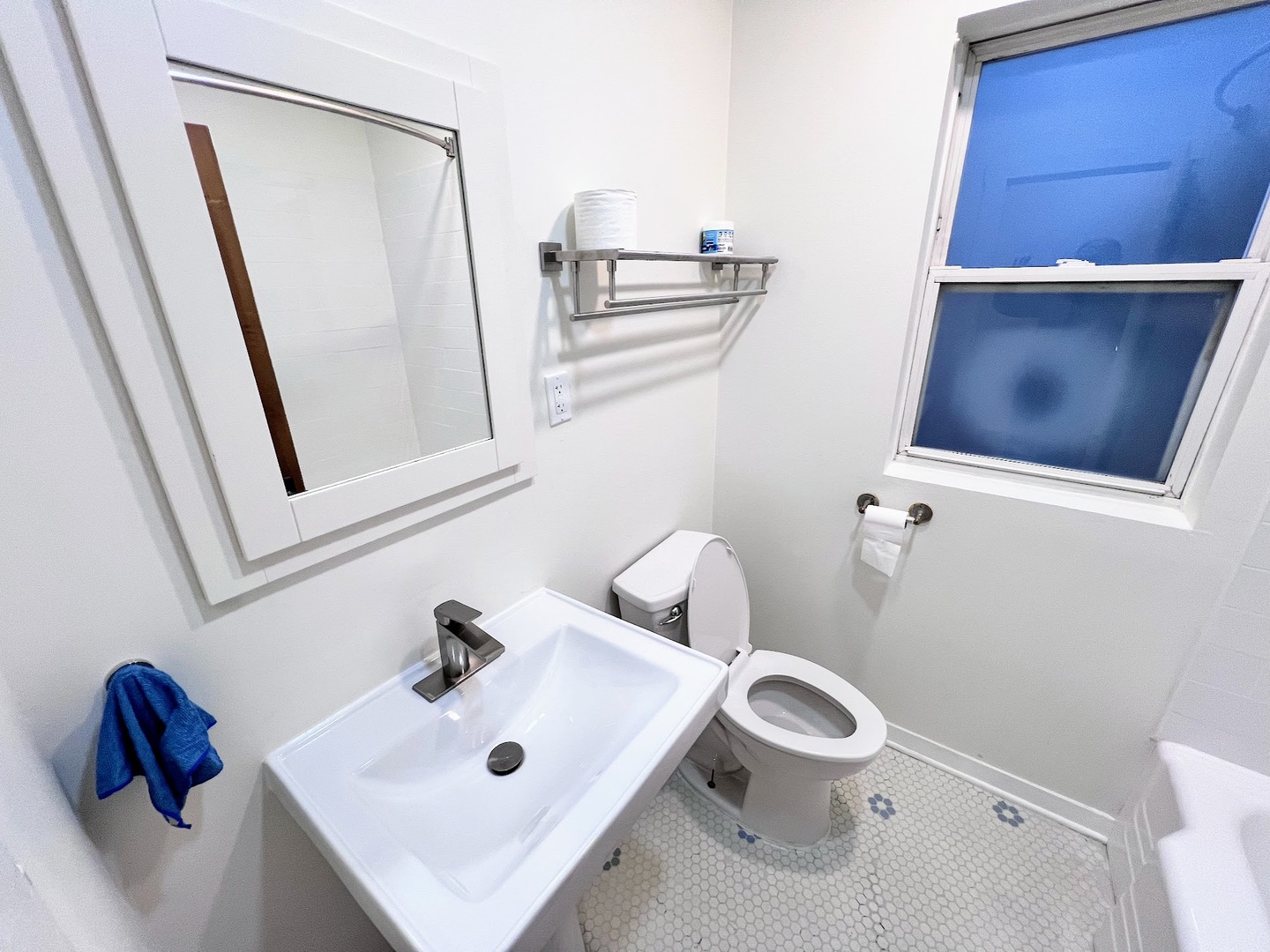 5833 W Peterson Avenue #1F, Chicago, IL 60646