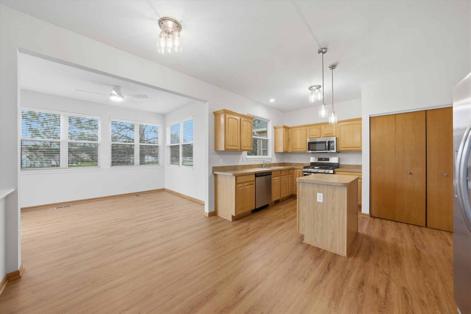 646 S Cadillac Circle, Romeoville, IL 60446