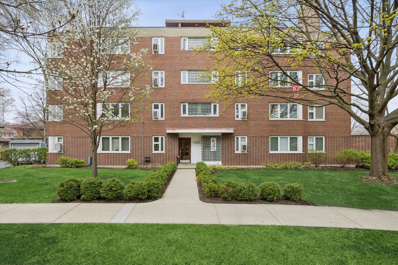7208 OAK Avenue #2SE, River Forest, IL 60305