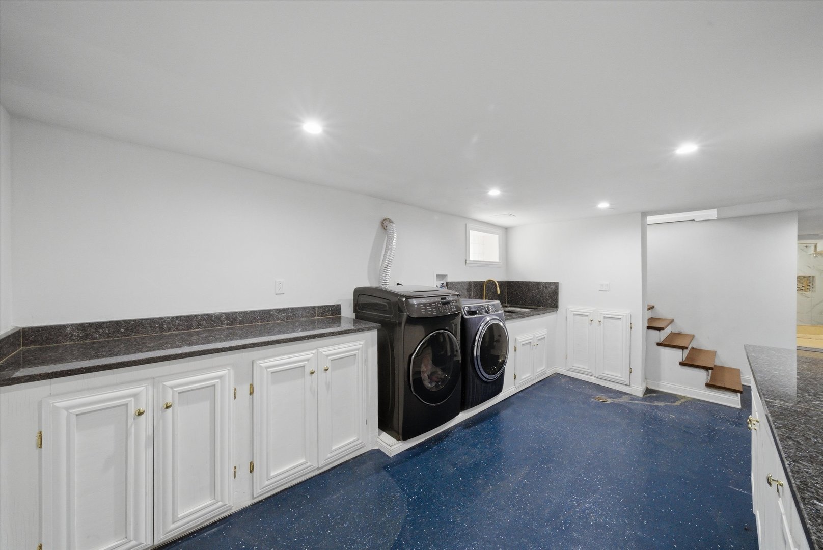 3853 W 83rd Place, Chicago, IL 60652