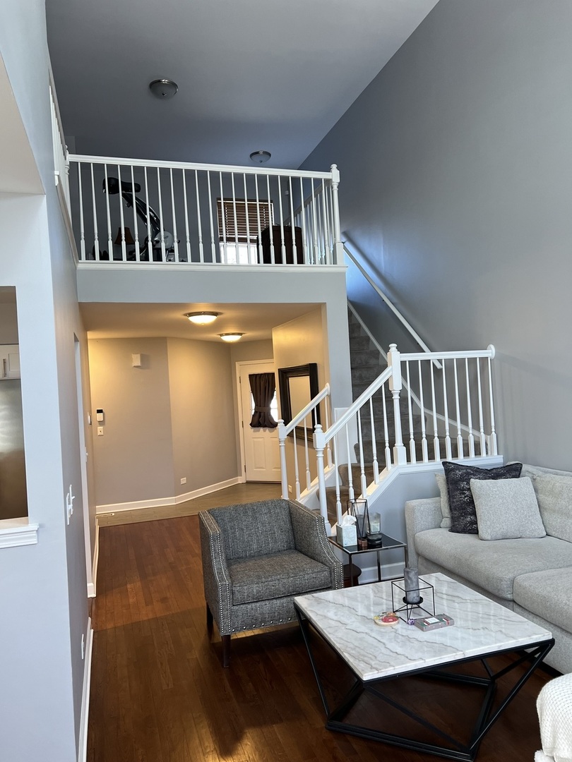 2004 N SILVER LAKE Road, Arlington Heights, IL 60004