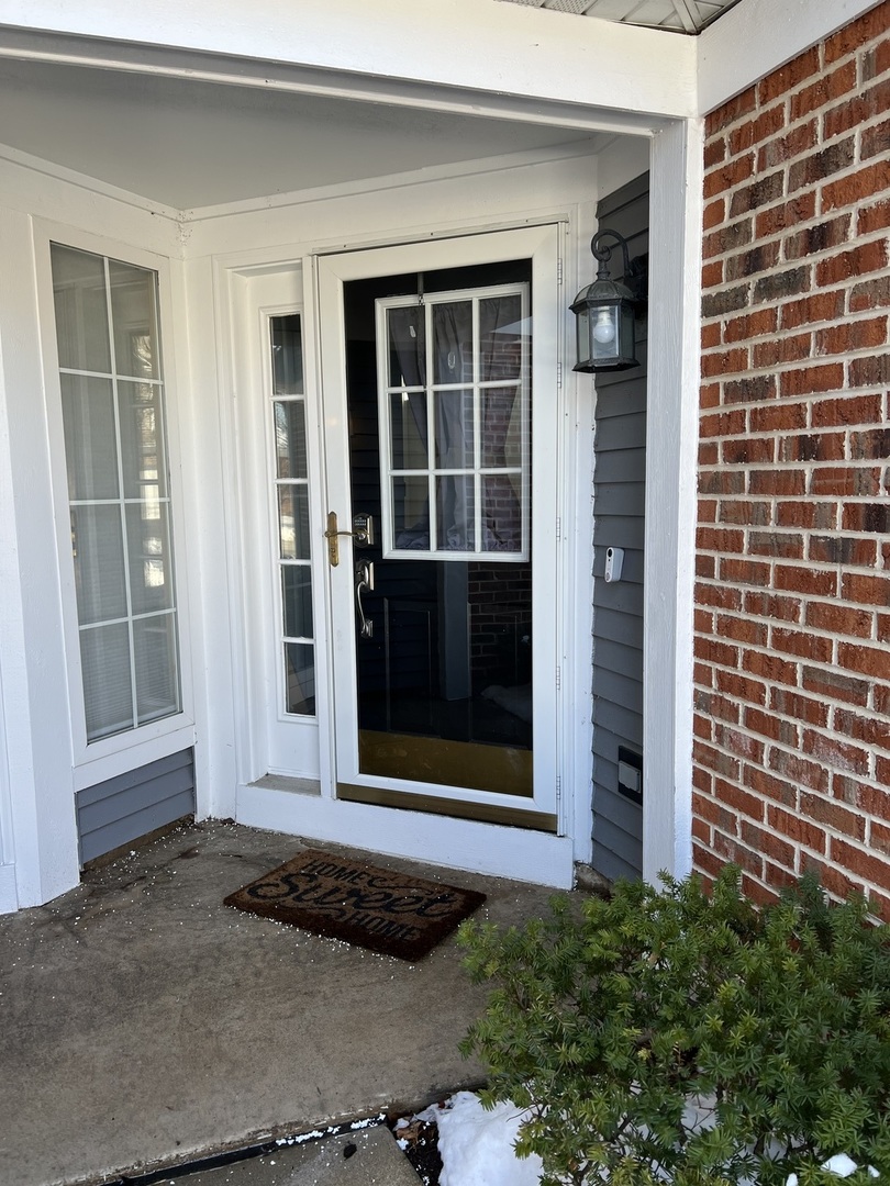 2004 N SILVER LAKE Road, Arlington Heights, IL 60004