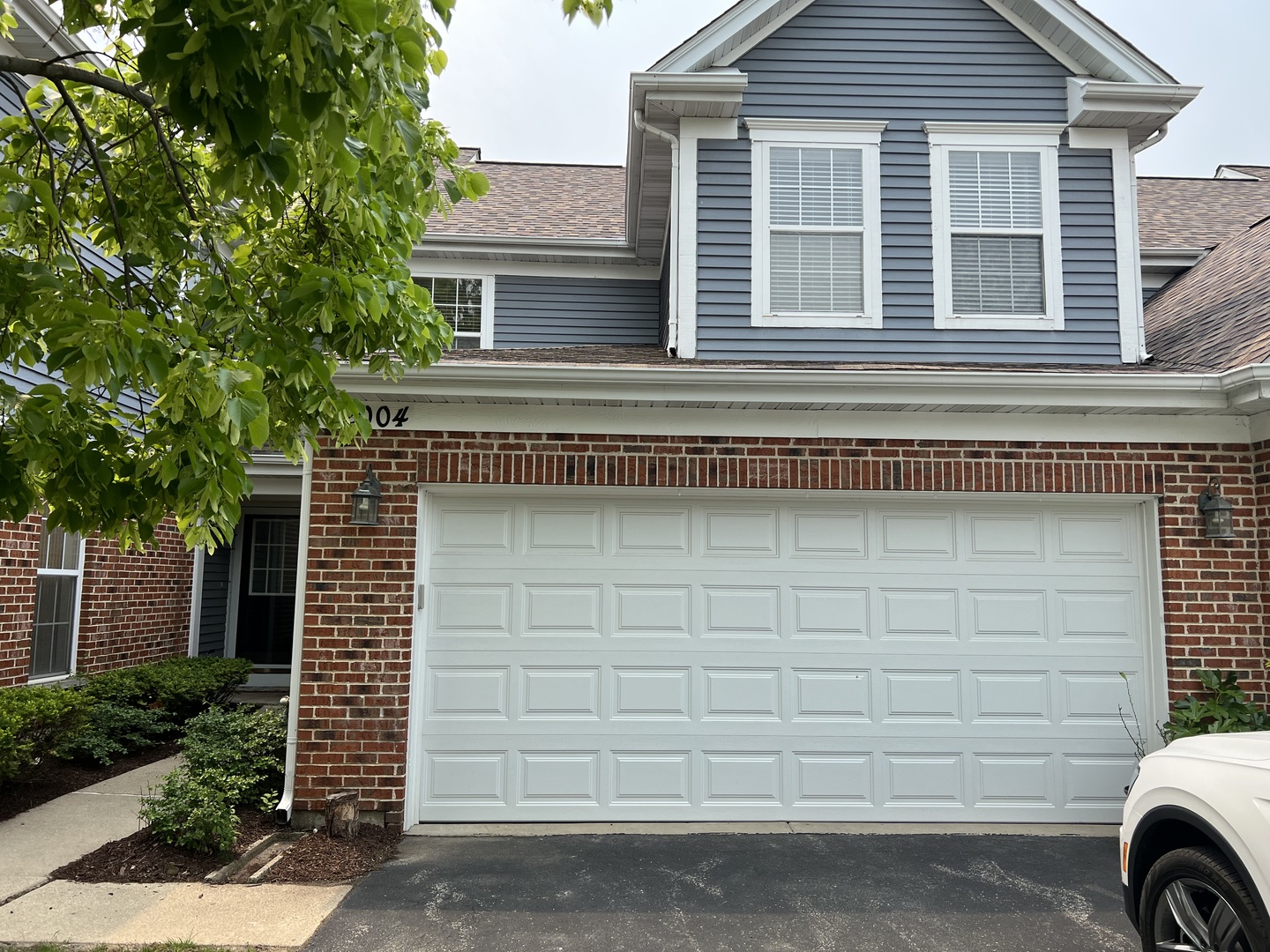 2004 N SILVER LAKE Road, Arlington Heights, IL 60004