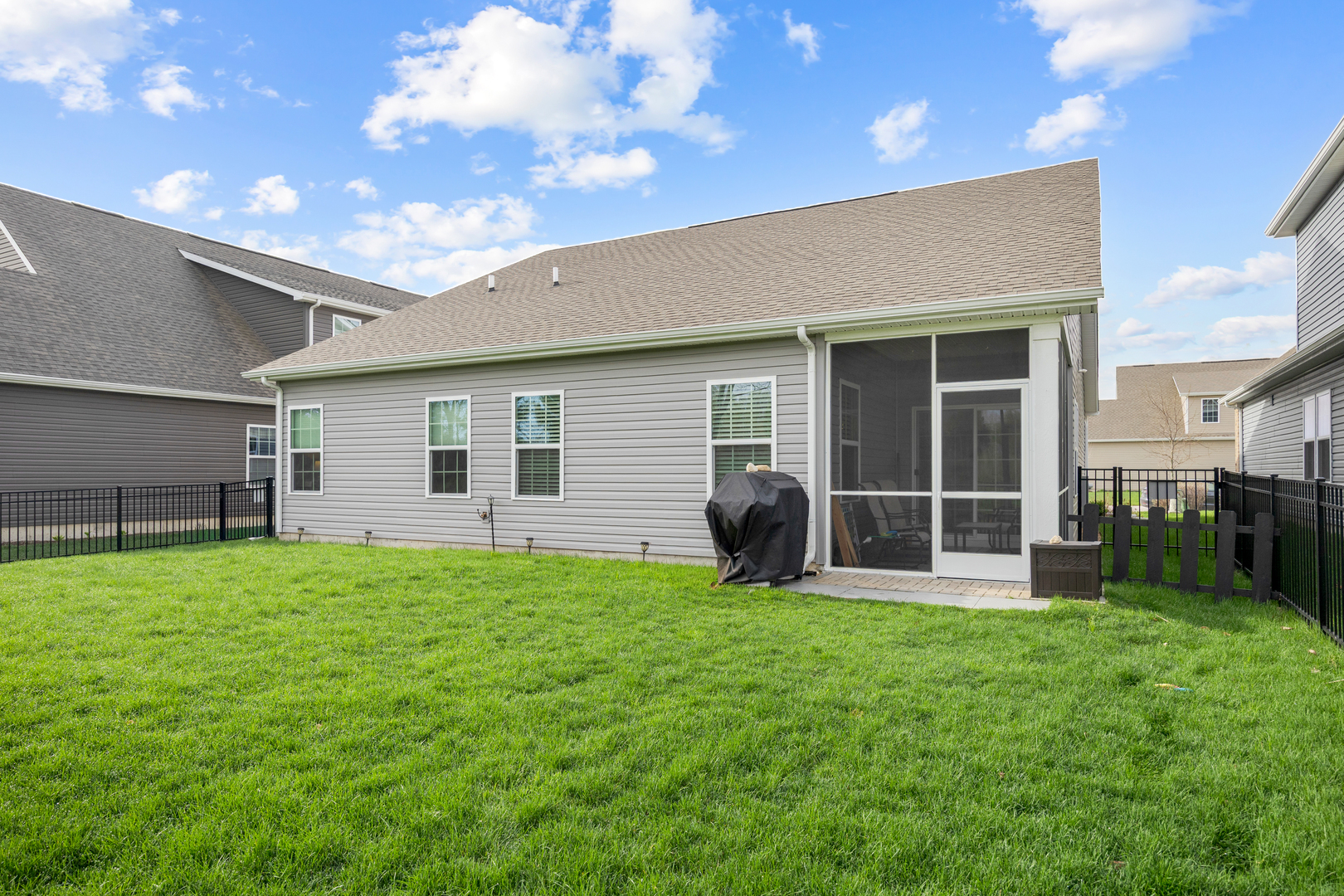 3650 Reddington Circle, Elgin, IL 60124