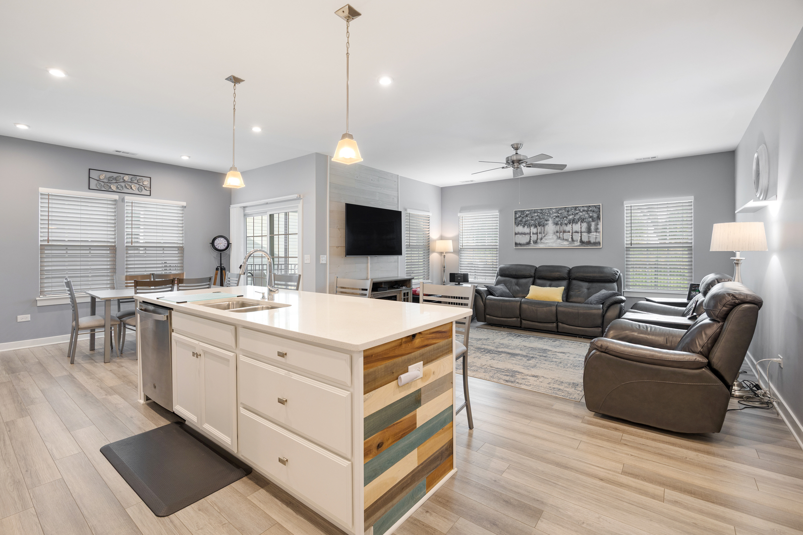 3650 Reddington Circle, Elgin, IL 60124