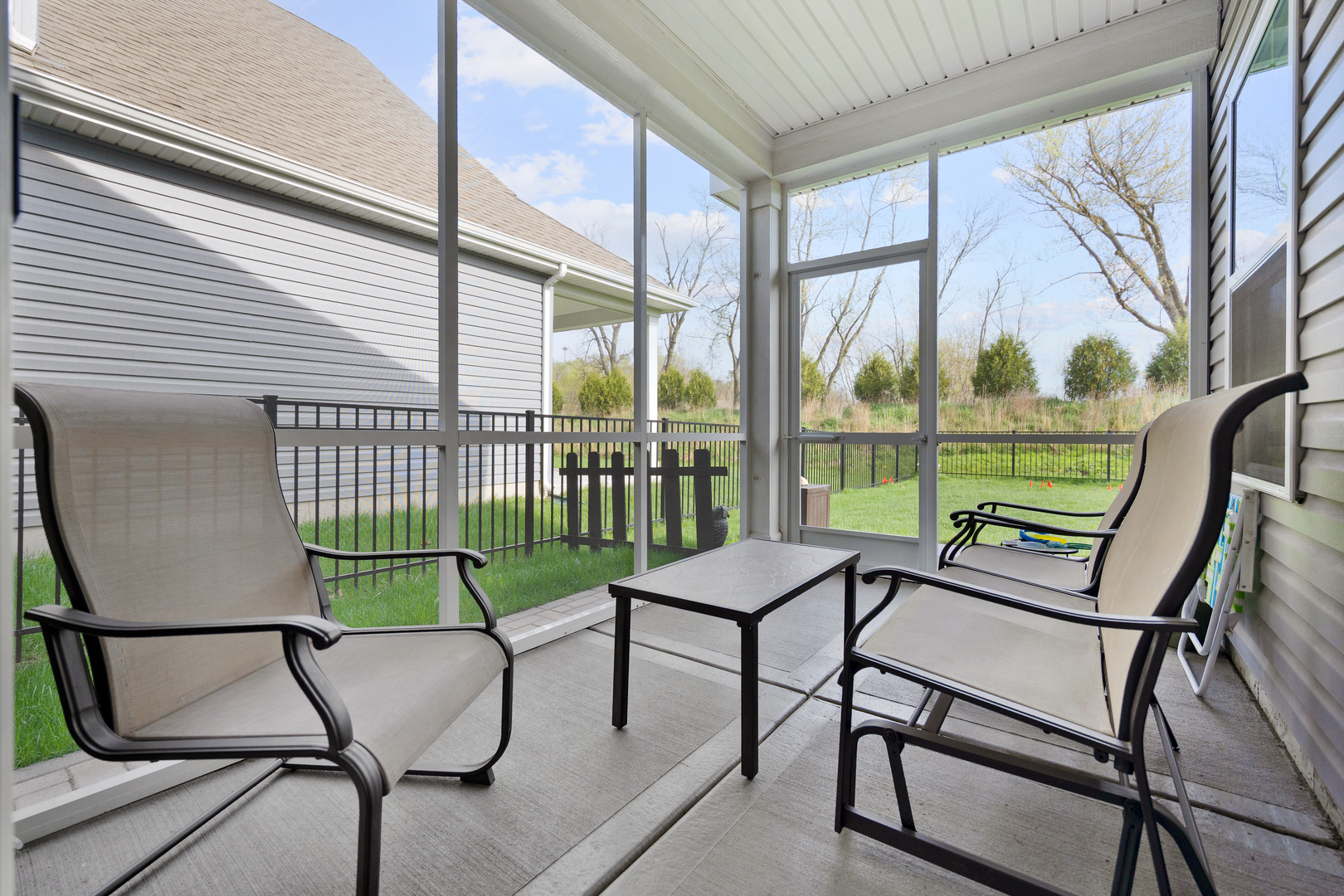 3650 Reddington Circle, Elgin, IL 60124