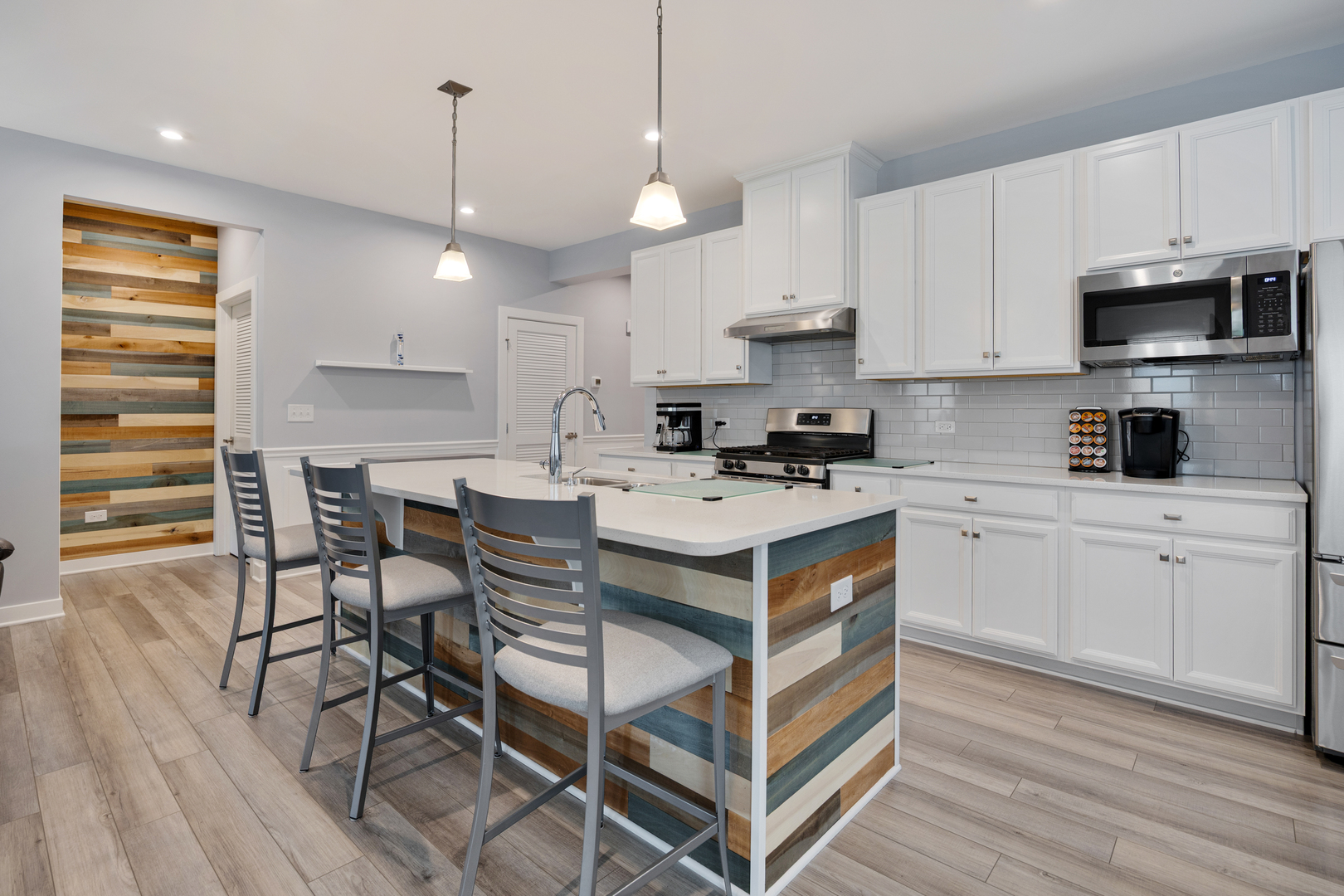 3650 Reddington Circle, Elgin, IL 60124