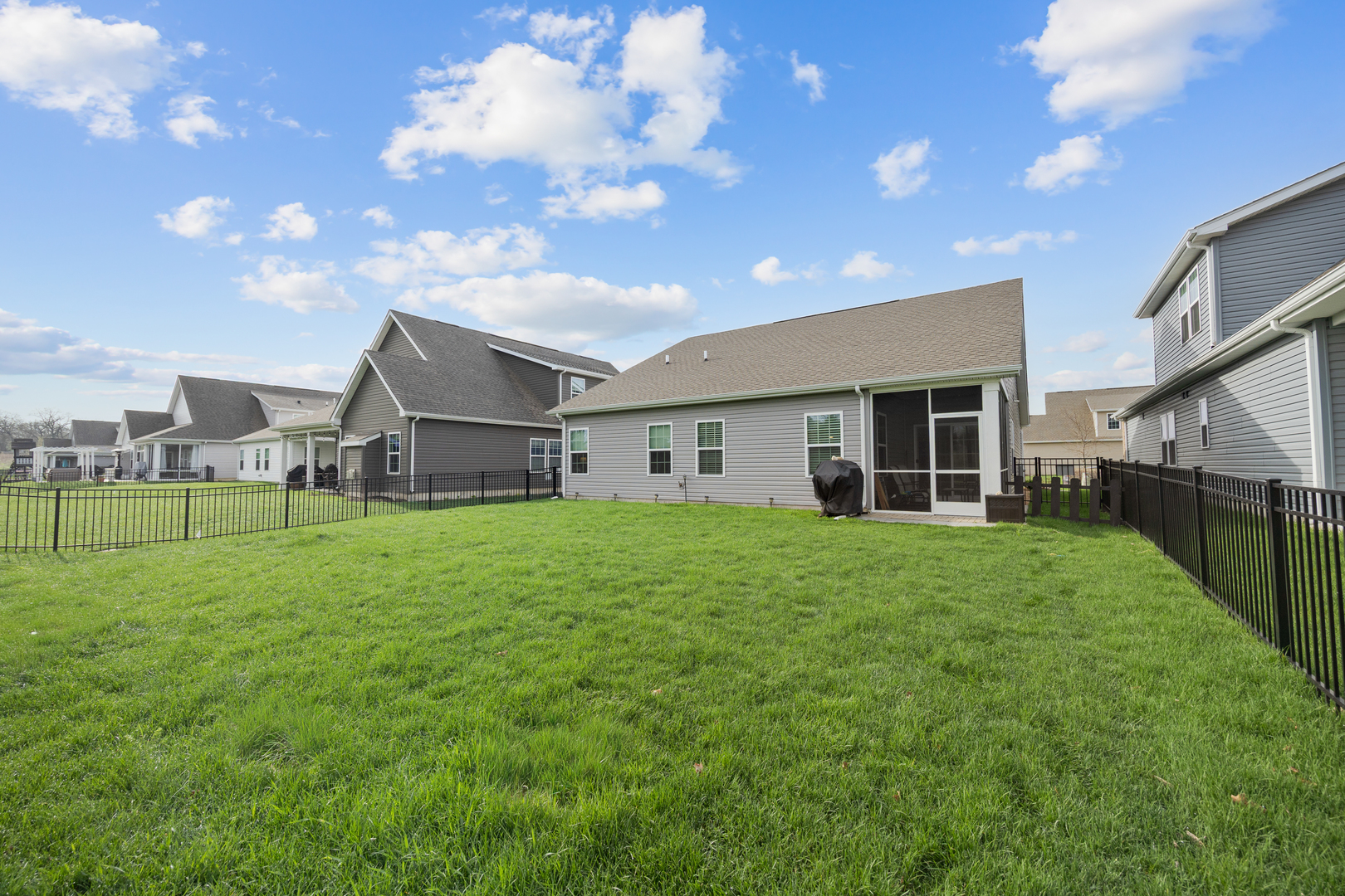 3650 Reddington Circle, Elgin, IL 60124