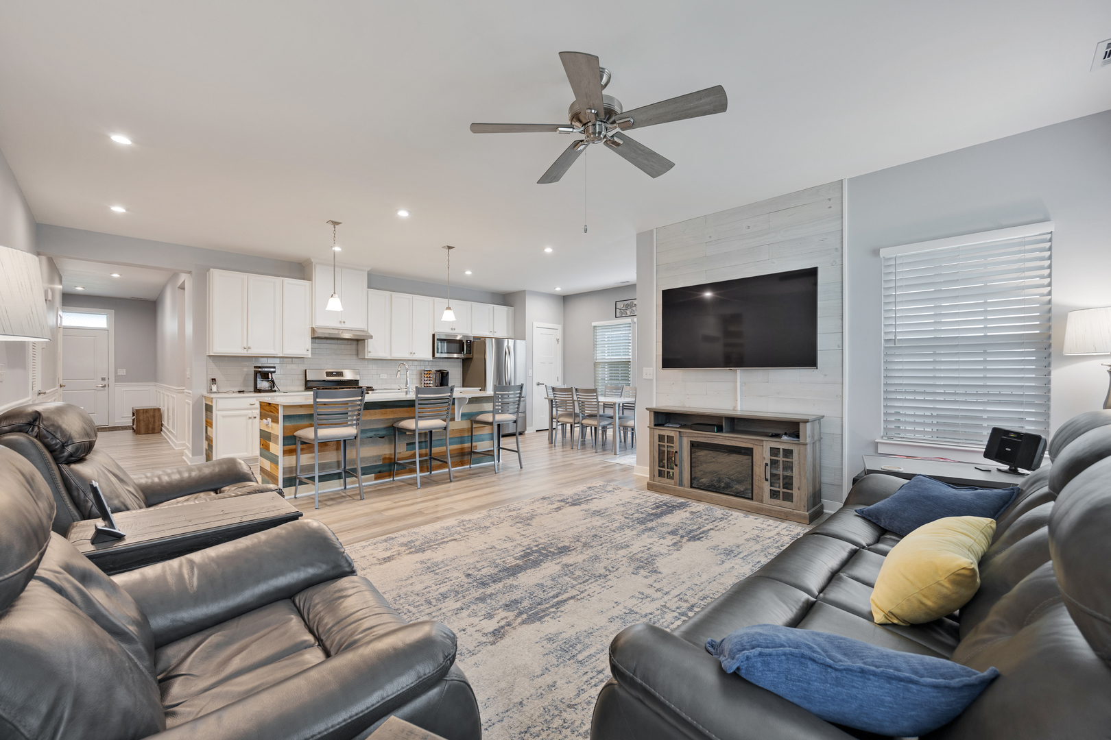 3650 Reddington Circle, Elgin, IL 60124