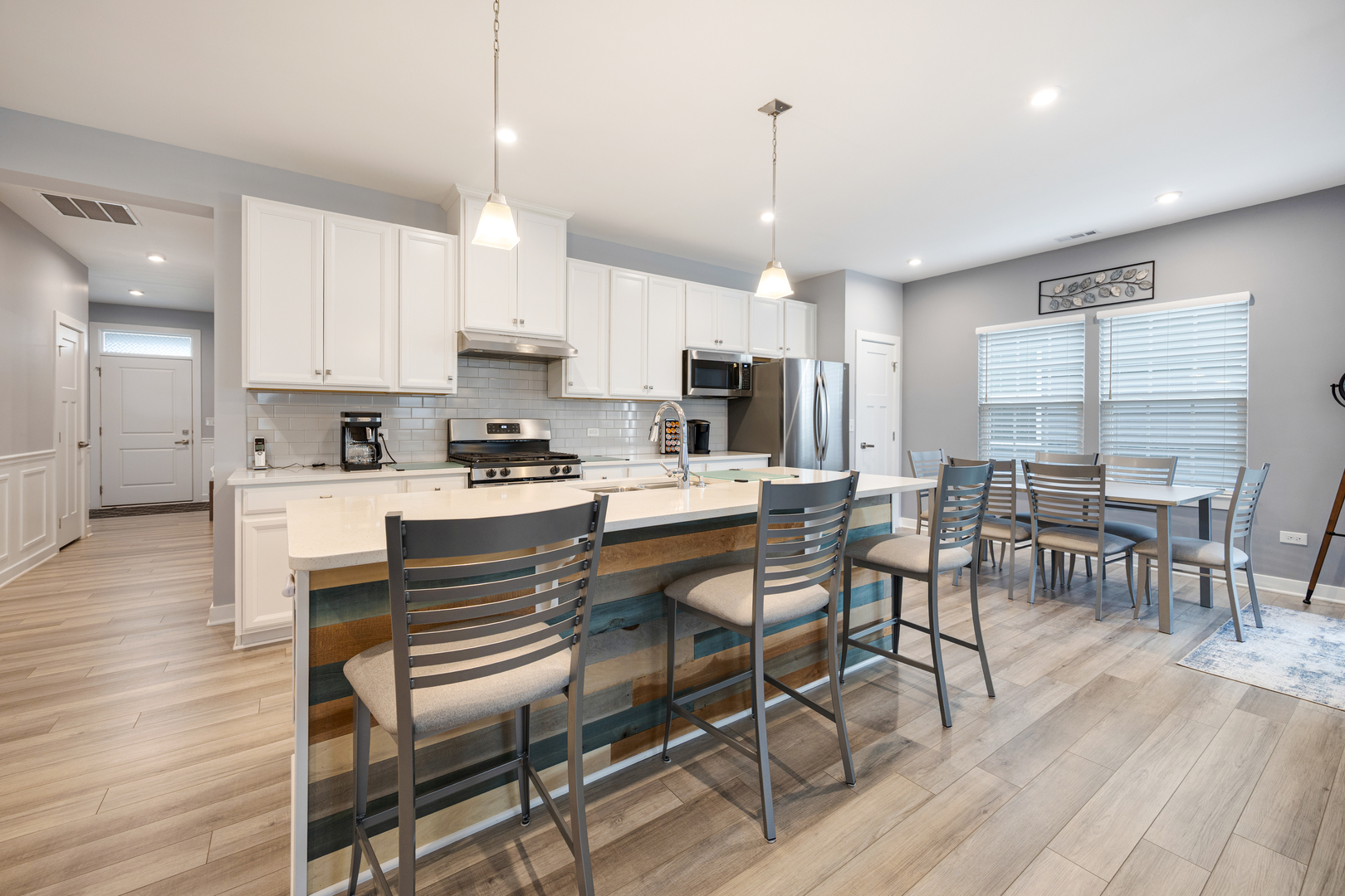 3650 Reddington Circle, Elgin, IL 60124