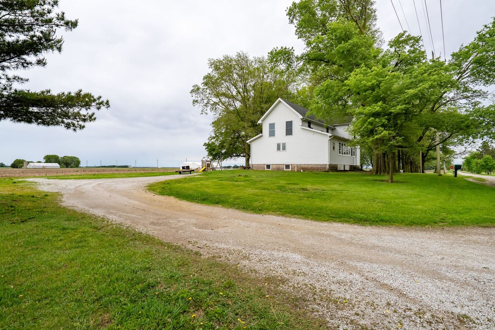 12610 N 1900 East Road, Fairbury, IL 61739