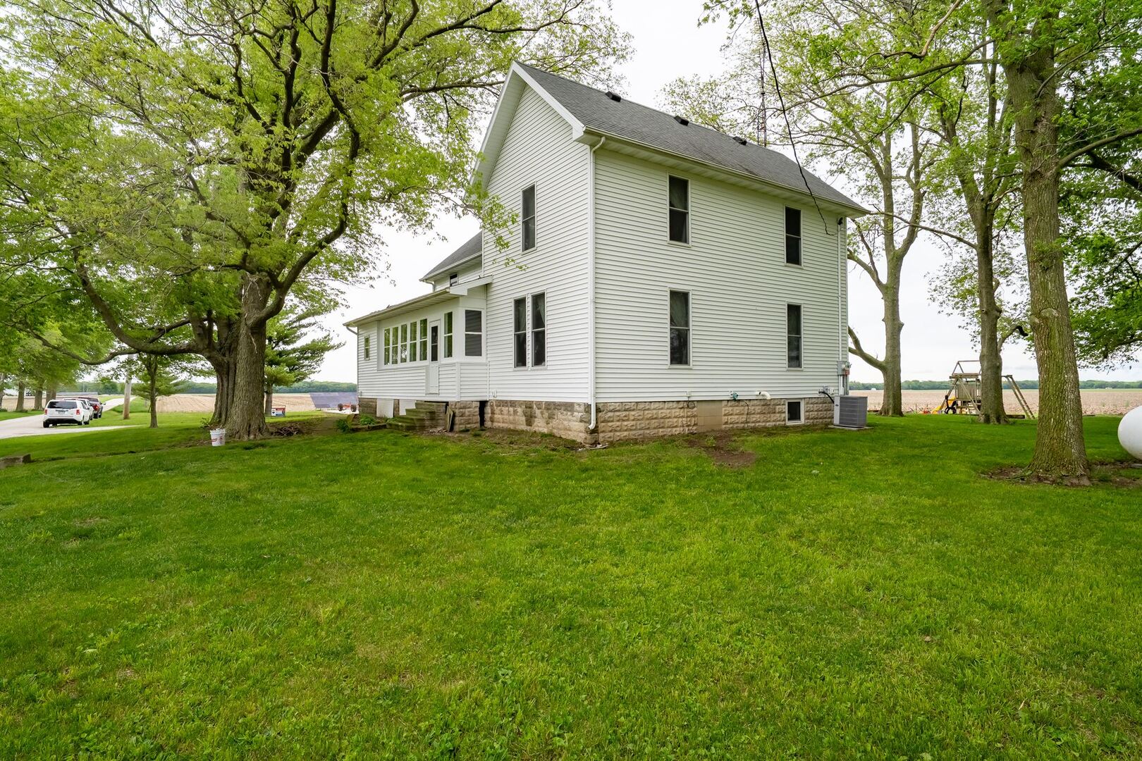 12610 N 1900 East Road, Fairbury, IL 61739