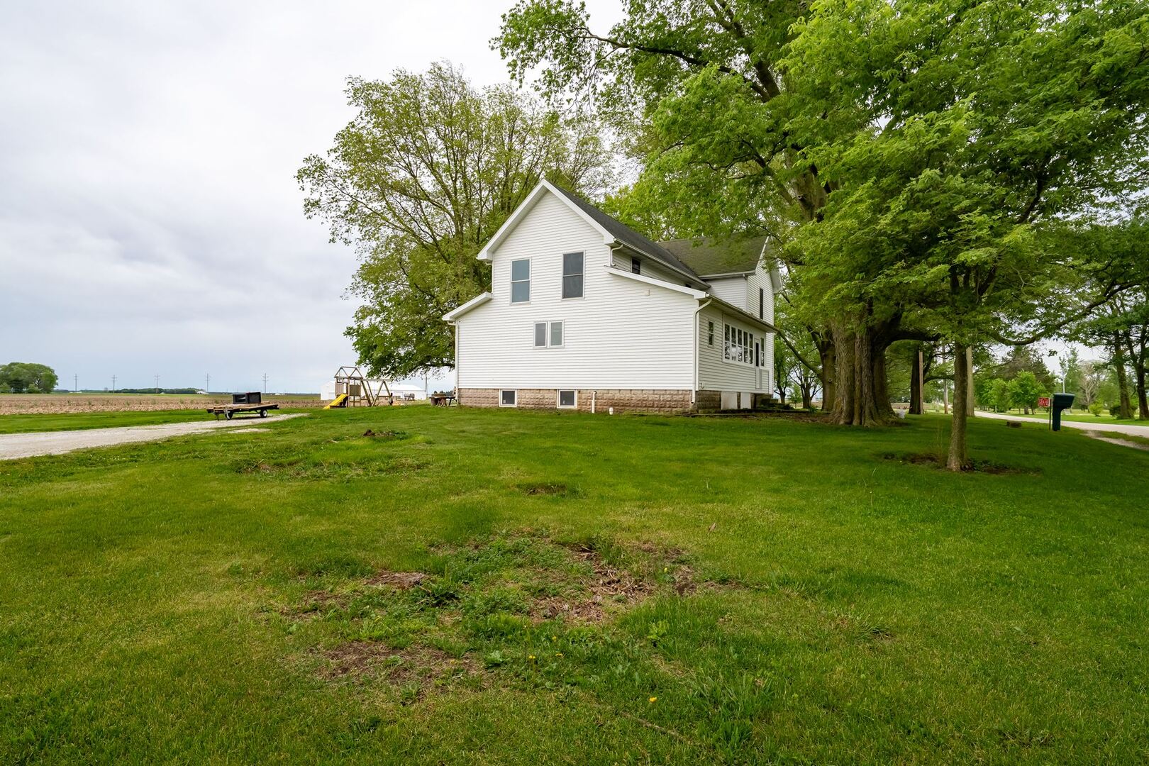 12610 N 1900 East Road, Fairbury, IL 61739