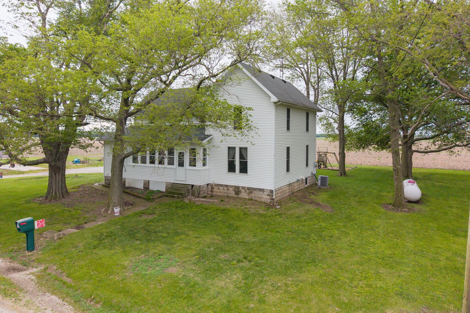 12610 N 1900 East Road, Fairbury, IL 61739